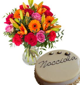 bouquet-di-fiori-accesi-con-torta-alla-nocciola