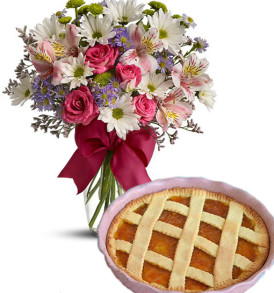 bouquet-di-fiori-misti-con-crostata-alla-marmellata