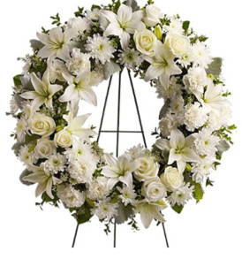 corona-lutto-rose-gigli-bianchi